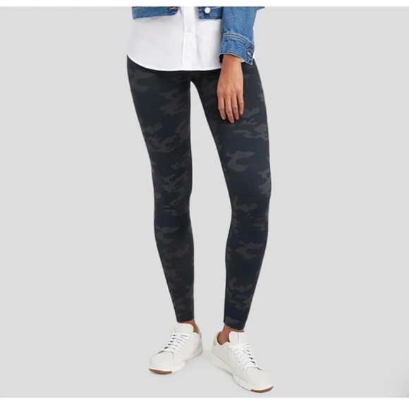 Spanx camo look at me now leggings size medium in excellent like new condition - Picture 1 of 4